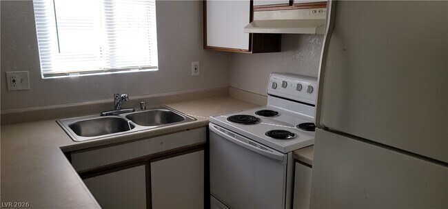 Building Photo - 1912 Lirio Way