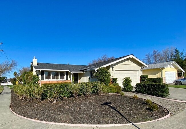 Building Photo - Centrally Located Three Bedroom North Napa Home