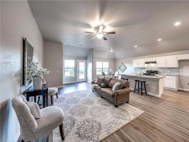 Building Photo - Beautiful 3/2 on a .56 acre lot!