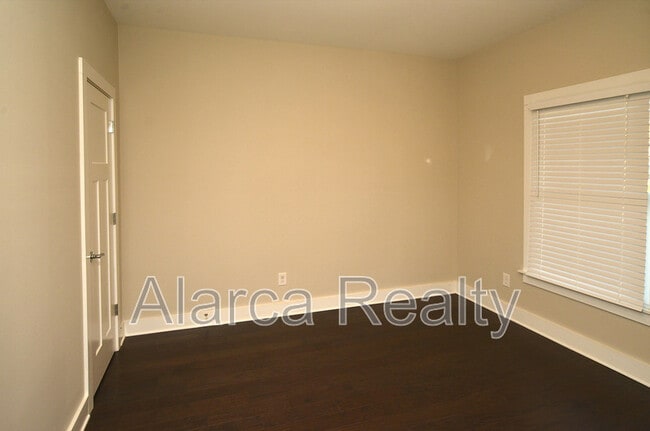 Building Photo - 129 Grandin Rd