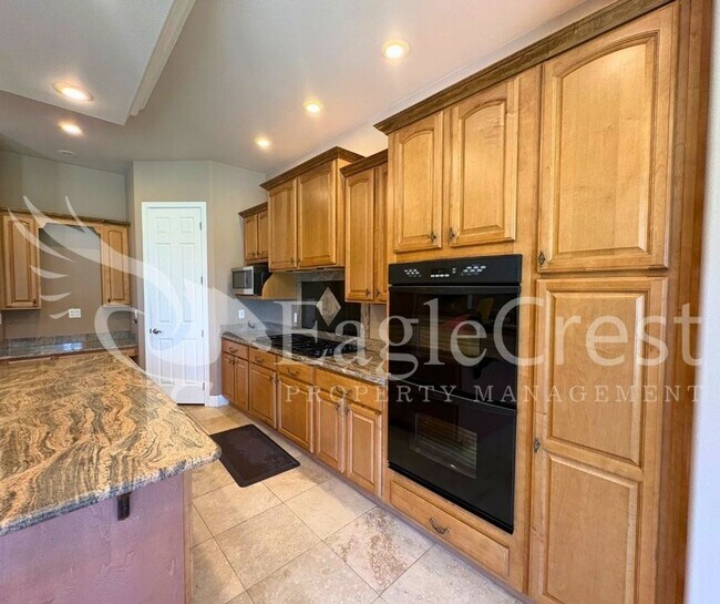 Building Photo - Luxury Bella Terra Estate with Mountain & Vineyard Views