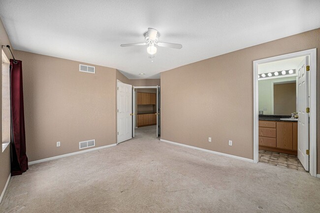 Building Photo - Exceptionally Maintained 2-Story Home in G...