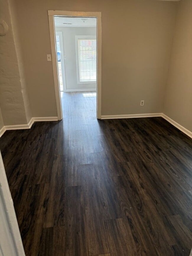 Building Photo - Great Property in quite Neighborhood