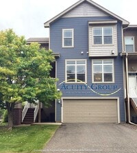 Building Photo - 3BR, 3BA End-Unit Townhome in Ramsey