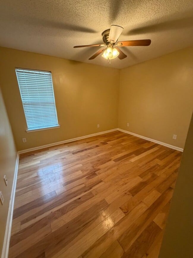 Building Photo - Charming 3 Bed, 2 Bath Home in Warner Robins!