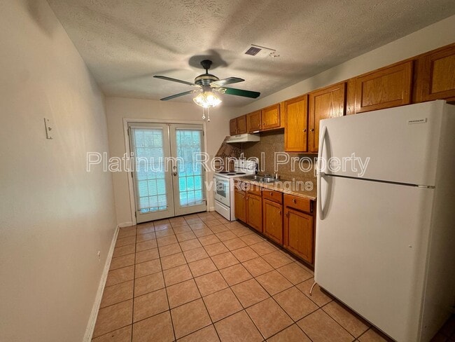 Building Photo - 541 Springwood Dr