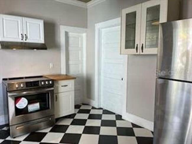 Building Photo - 2 Bedroom / 1 Bath Sanford Apartment Avail...