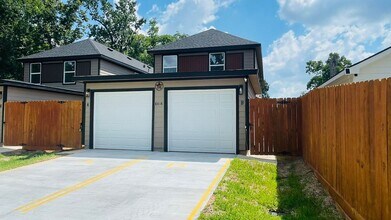 Building Photo - ? Stunning 3-Bed Luxury Home with Garage &...