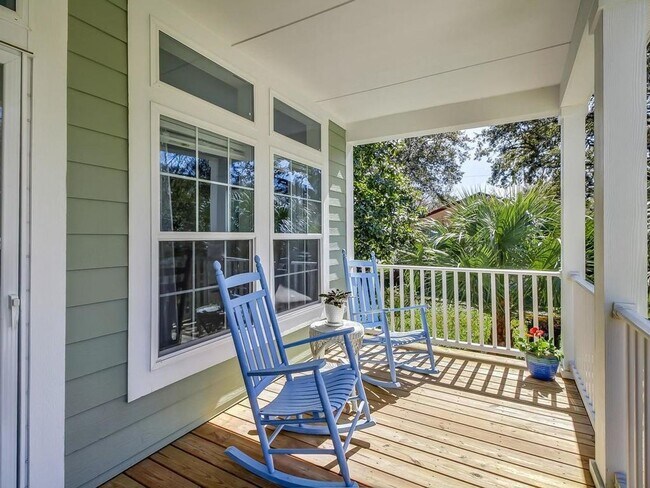 Building Photo - Historic Downtown Fernandina Home! Close t...