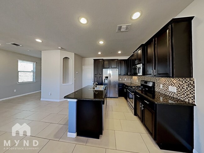 Building Photo - 1001 Zodiac Ln
