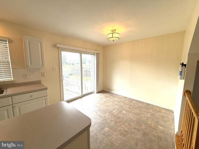 Building Photo - 16 Colts Neck Dr