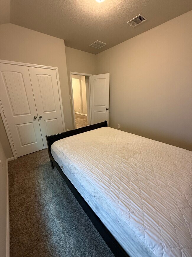 Building Photo - 5214 Yellow Rays Trl