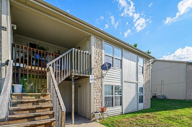 Building Photo - Charming 2BR/1BA Home in Olathe!