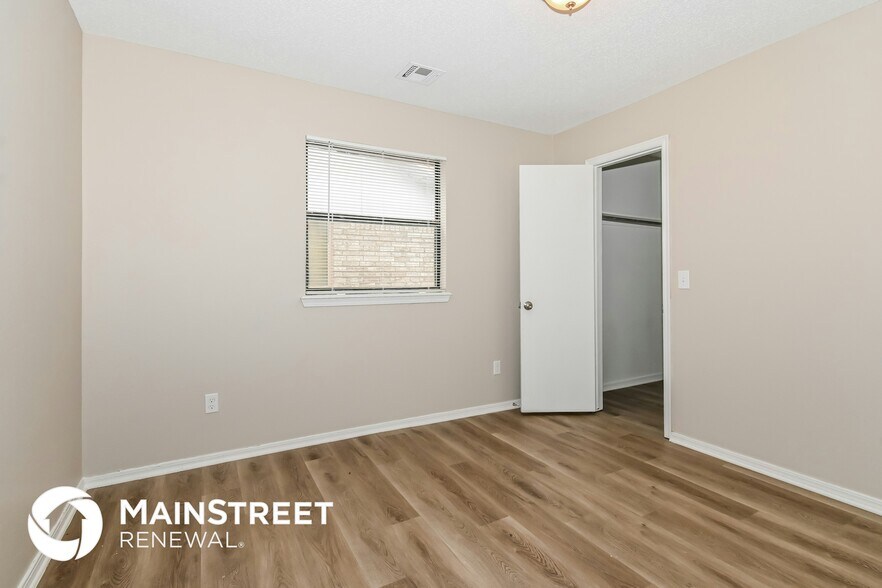 Building Photo - 11916 Silver Sun Dr