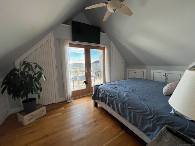 Building Photo - 712 E Broadway