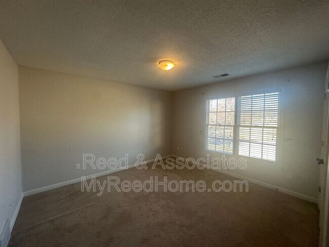 Building Photo - 525 Chickasaw Land Way