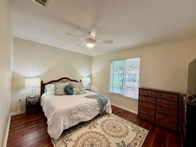 Building Photo - 103 Whispering Wind Dr