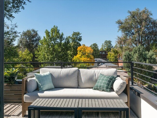 Building Photo - Luxury 3-Bed, 3.5-Bath Denver Home with Ro...