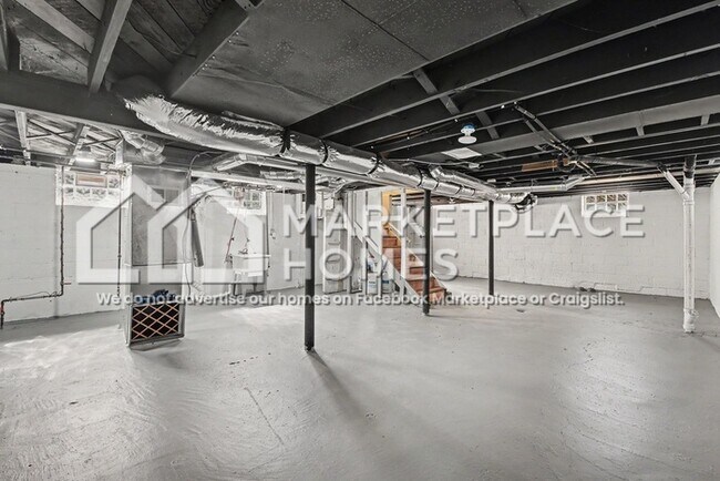 Building Photo - 8111 Warwick St