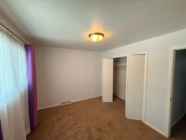 Building Photo - 3530/3532 Lincoln St,