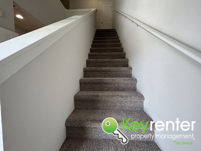 Building Photo - Must-have 3Bed/2.5Bath Lakewood Home