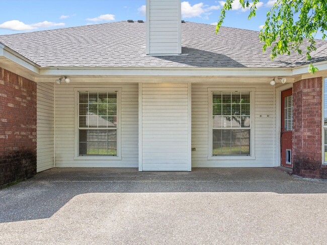 Building Photo - 912 Pawnee Trail
