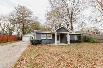 Building Photo - 2780 Hall Dr SE