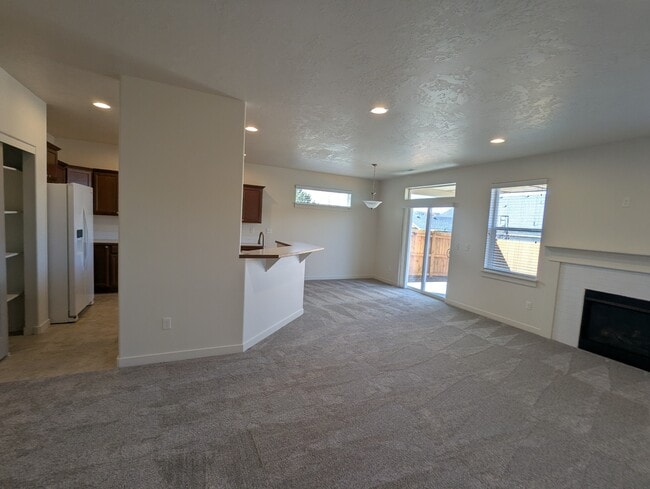 Building Photo - 3667 SW Pumice Stone Ave