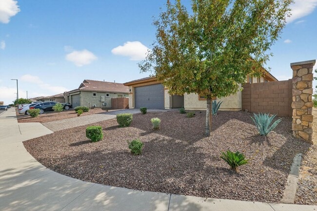 Building Photo - Spacious 4BR House in Goodyear