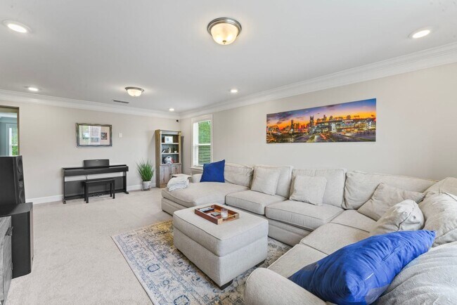 Building Photo - **LIKE-NEW UPGRADED HOME WITH FENCED YARD ...
