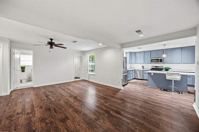 Building Photo - 4914 Ventura Ln