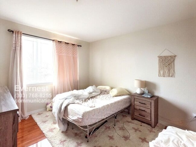 Building Photo - Comfortable 2-Bedroom Condo Living with Po...