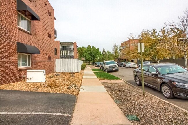 Building Photo - 257 Pearl St