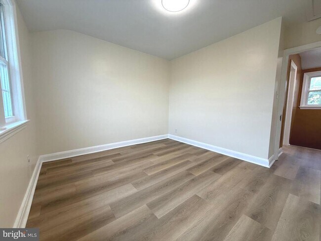 Building Photo - 804 Radnor Ave