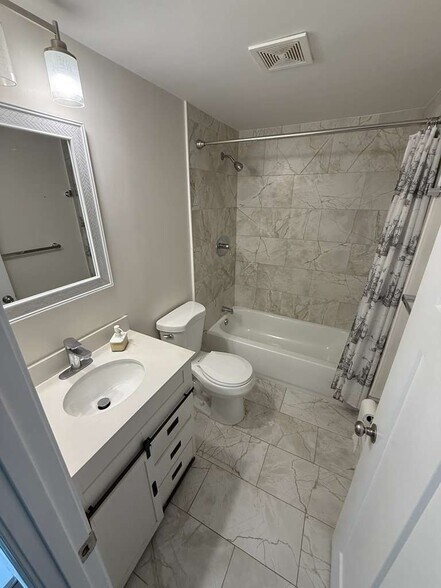 Building Photo - 15 Spencer Rd