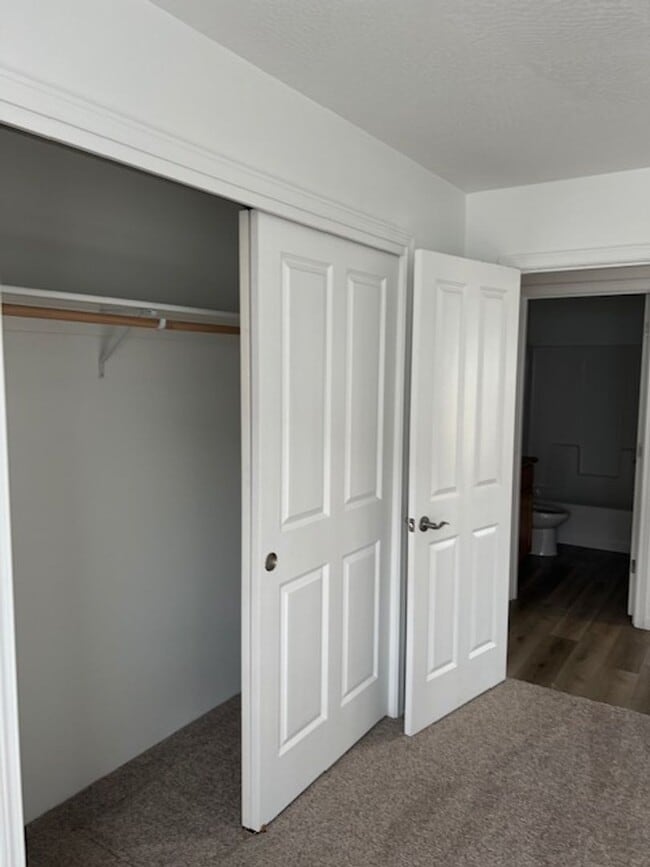 Building Photo - 3 BEDROOMS SINGLE LEVEL HOME