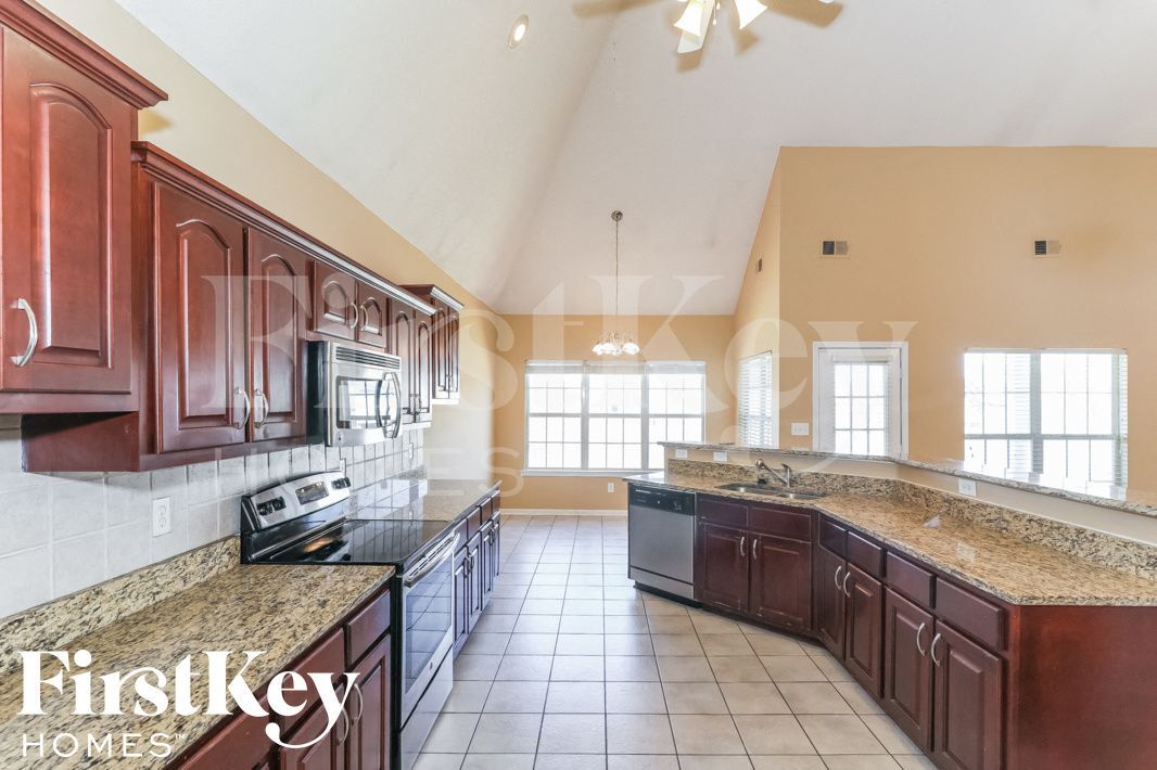 Building Photo - 9920 Calderdale Dr