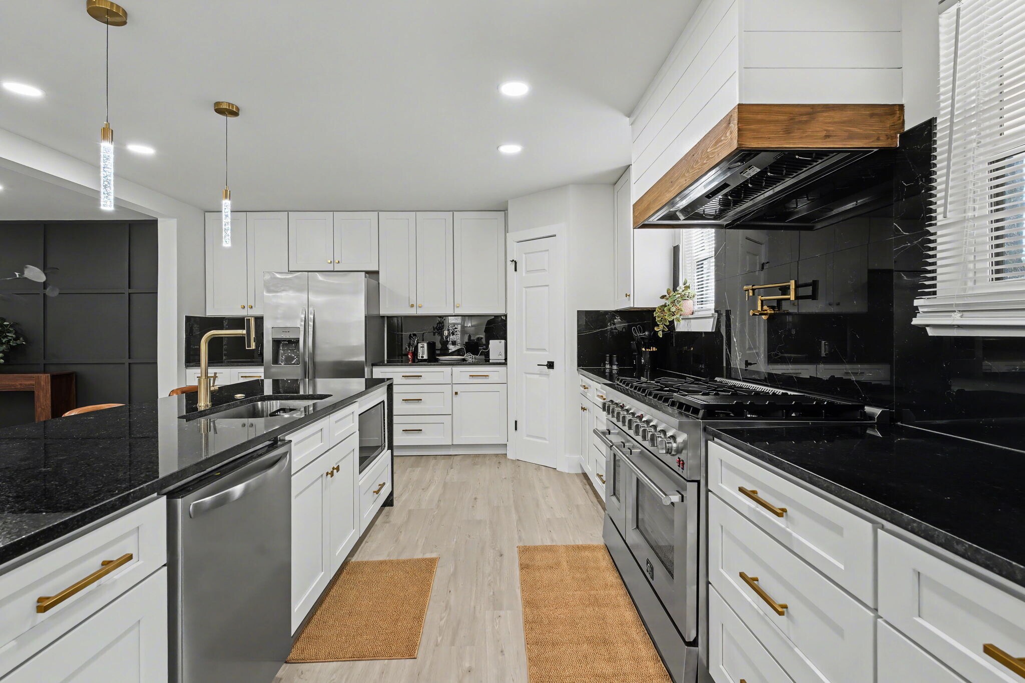 Building Photo - 9345 Rocky Woods Dr