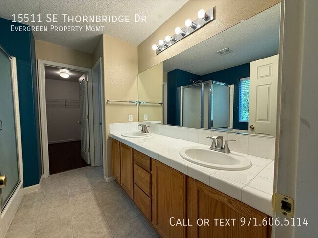 Building Photo - 15511 SE Thornbridge Dr