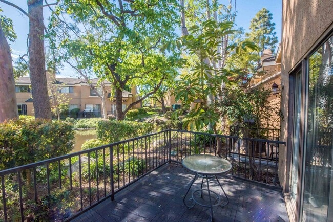 Building Photo - Huntington Beach Townhome