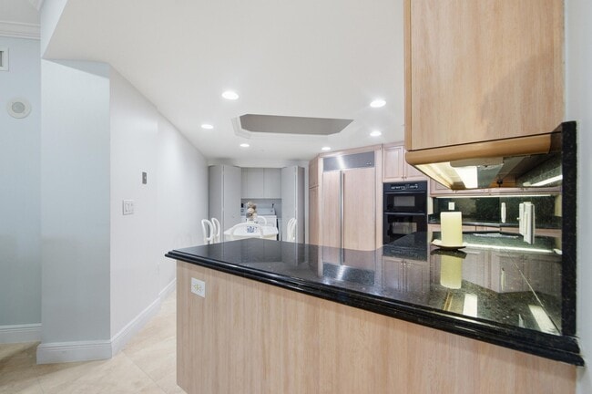 Building Photo - 9595 Collins Ave