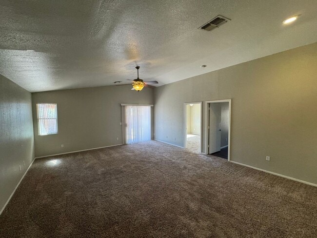 Building Photo - 3 Bedroom - 2 Bath - 1285 Sq. Ft.  - 2 Car Garage - Marana
