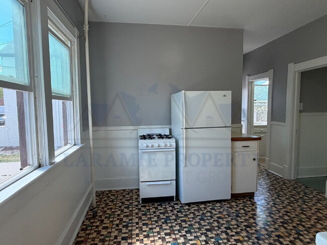 Building Photo - 1 bedroom near Downtown