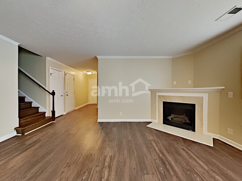 Building Photo - 3195 Hidden Creek Dr