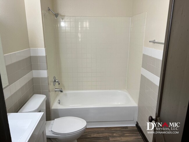 Building Photo - Upper Level 2 Bedroom, 1 Bathroom Duplex - Tenant Pays ALL Utilities