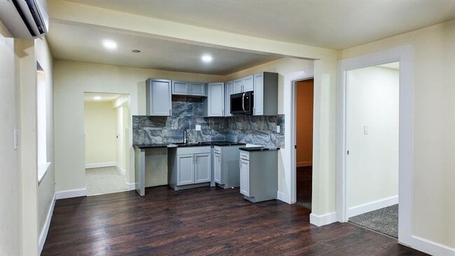 Building Photo - 3615 SW 40th St