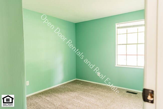 Building Photo - $200 off first months rent! 4 bedroom home...