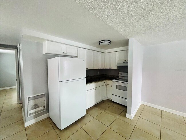 Building Photo - 1310 Lexington Ct
