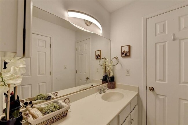 Building Photo - 2 Bedroom 2 Bath in Buckhead