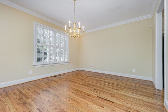 Building Photo - Spacious Townhome in the Heart of Raleigh,...